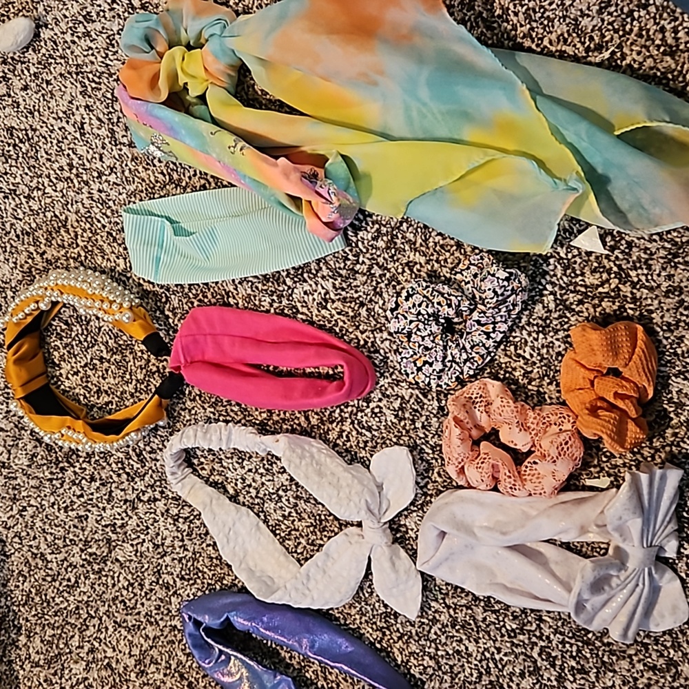 Set of 11 girls hair things